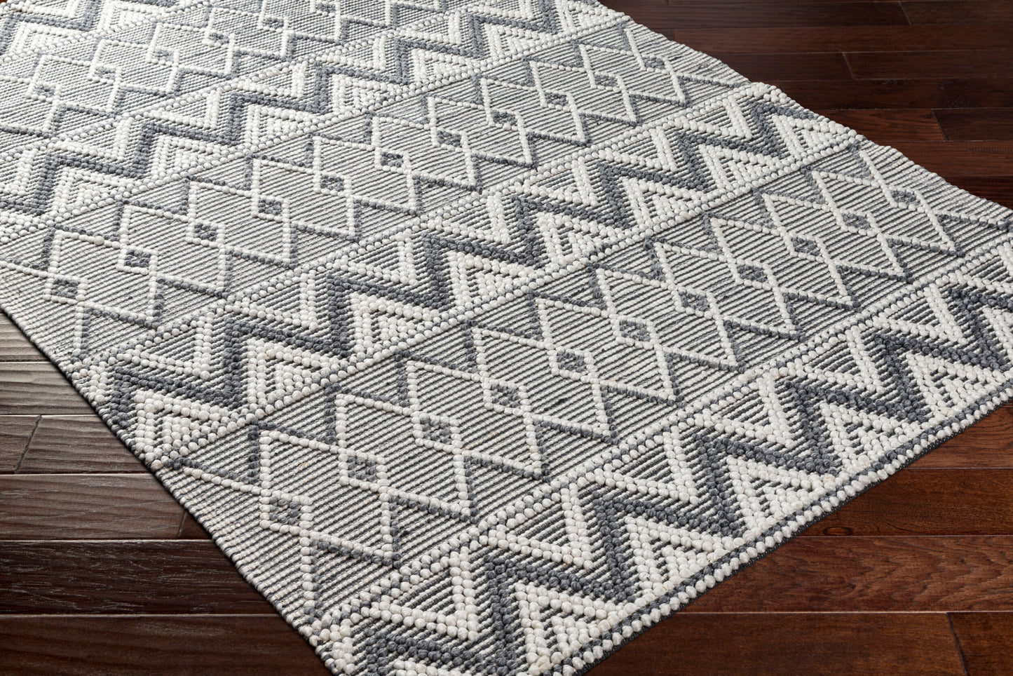 Daffodil DFF-2305 2' x 3' Handmade Recyled Accent Rug