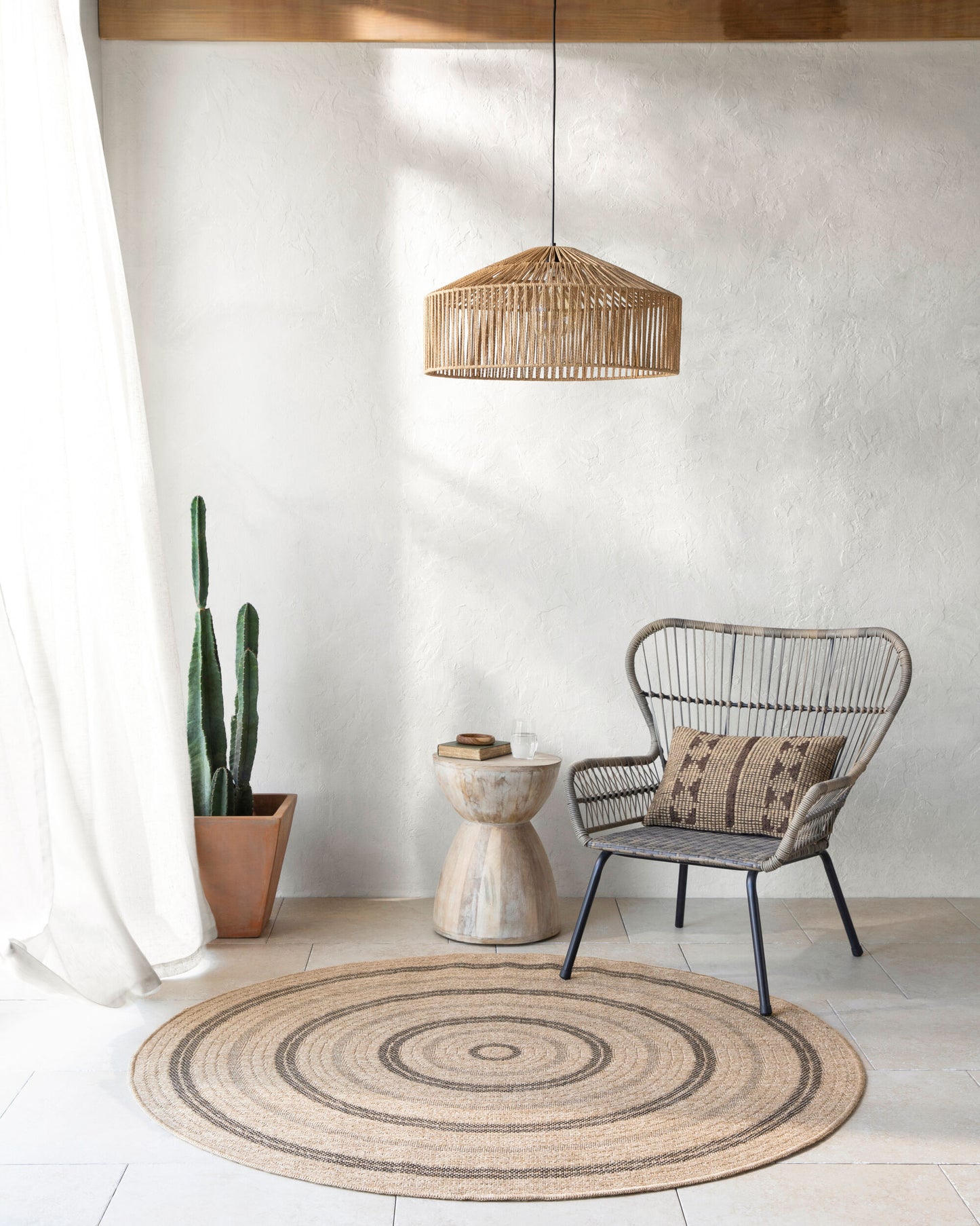 Encore ENC-2300 Alfombra redonda tejida a máquina de 5 pies para interiores y exteriores