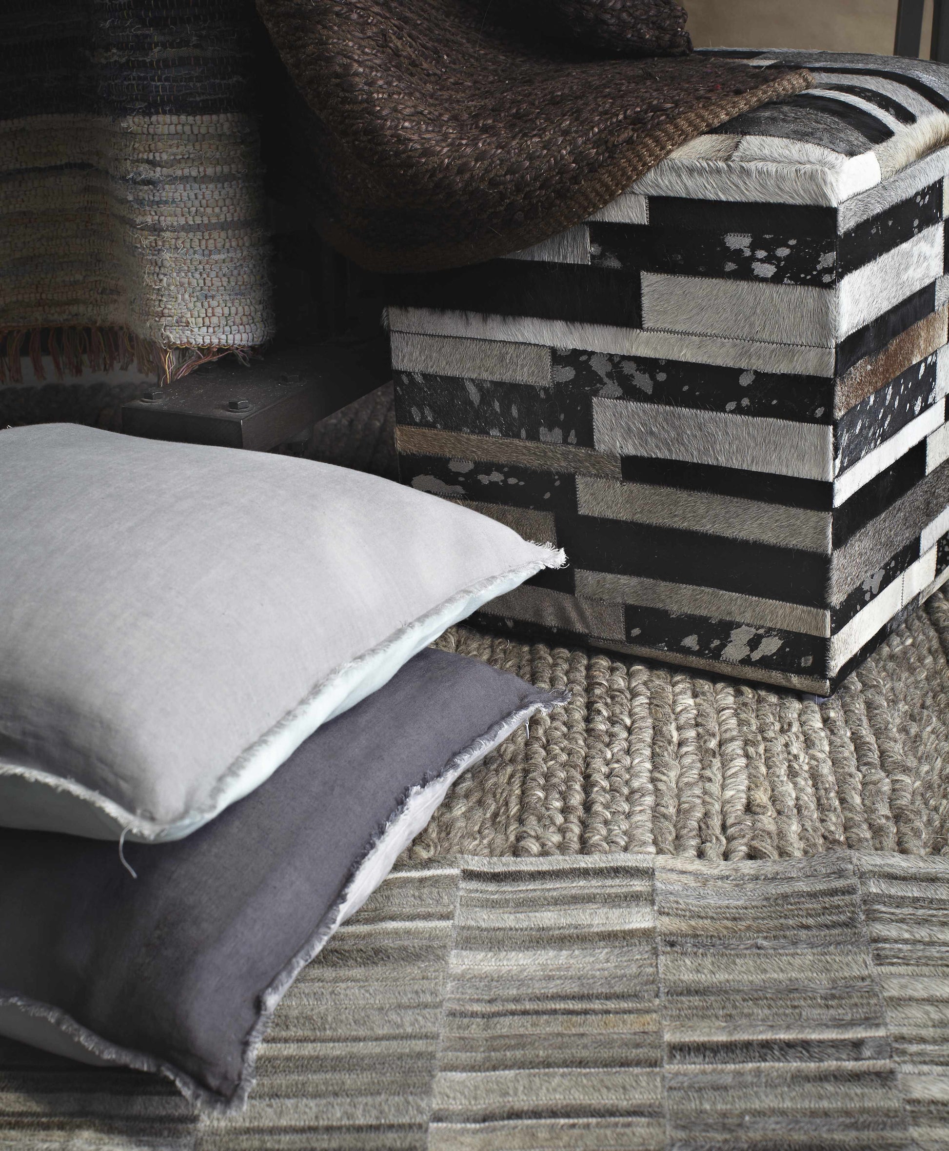 Outback OUT-1010 Hand Crafted Rug