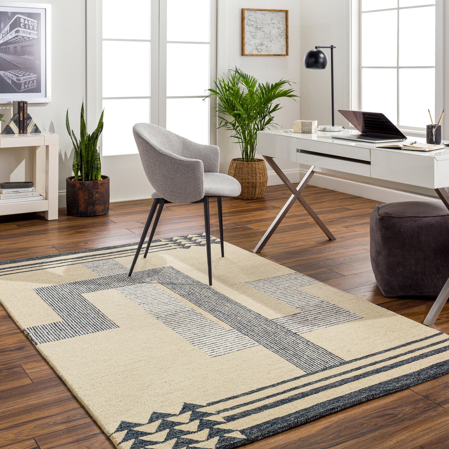 Granada GND-2343 2' x 3' Handmade Wool Accent Rug