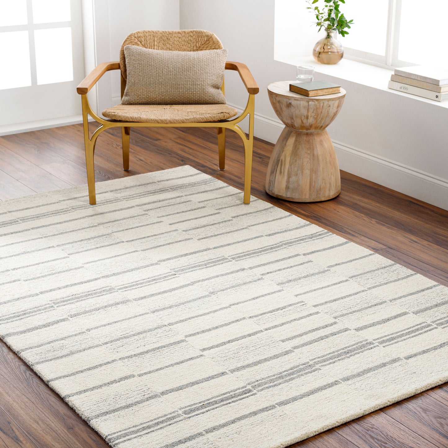 Granada GND-2357 2' x 3' Handmade Wool Accent Rug