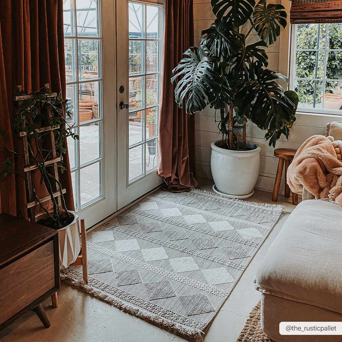 New Delhi NWH-2301 Machine Woven Rug