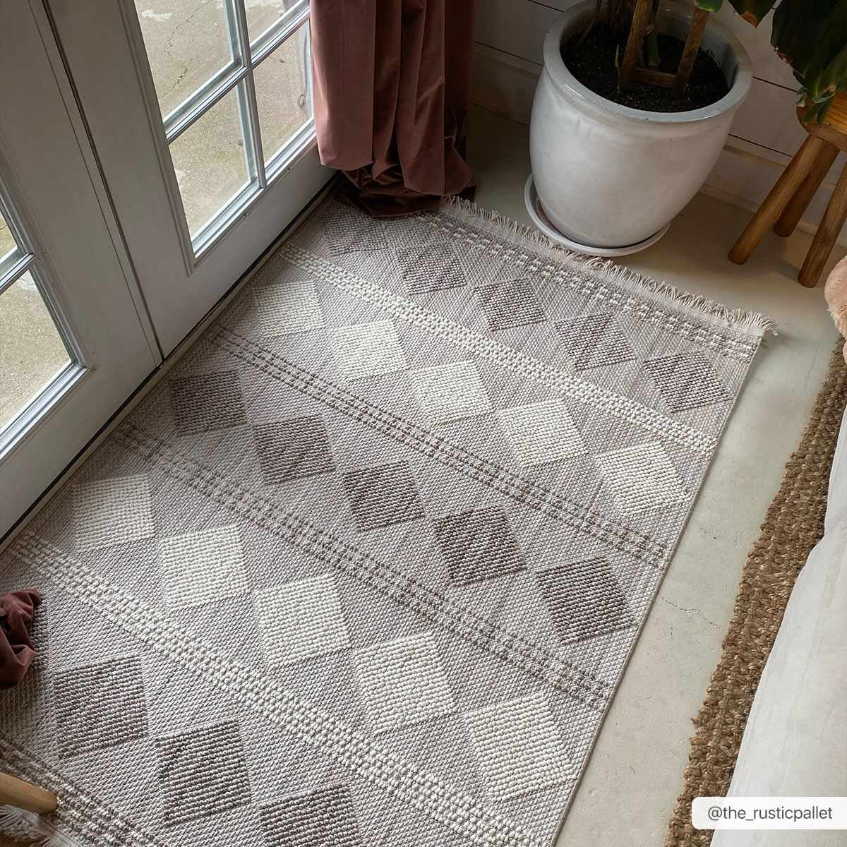 New Delhi NWH-2301 Machine Woven Rug