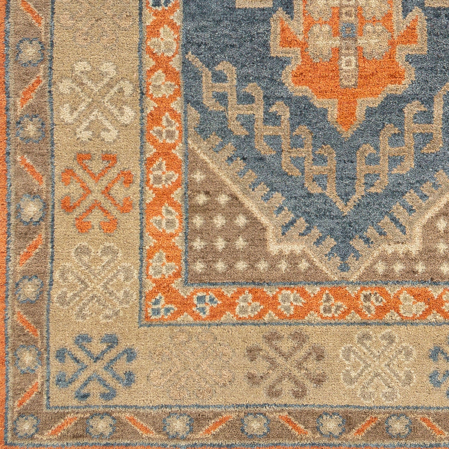 Isparta ISP-1000 2' x 3' Handmade Wool Accent Rug