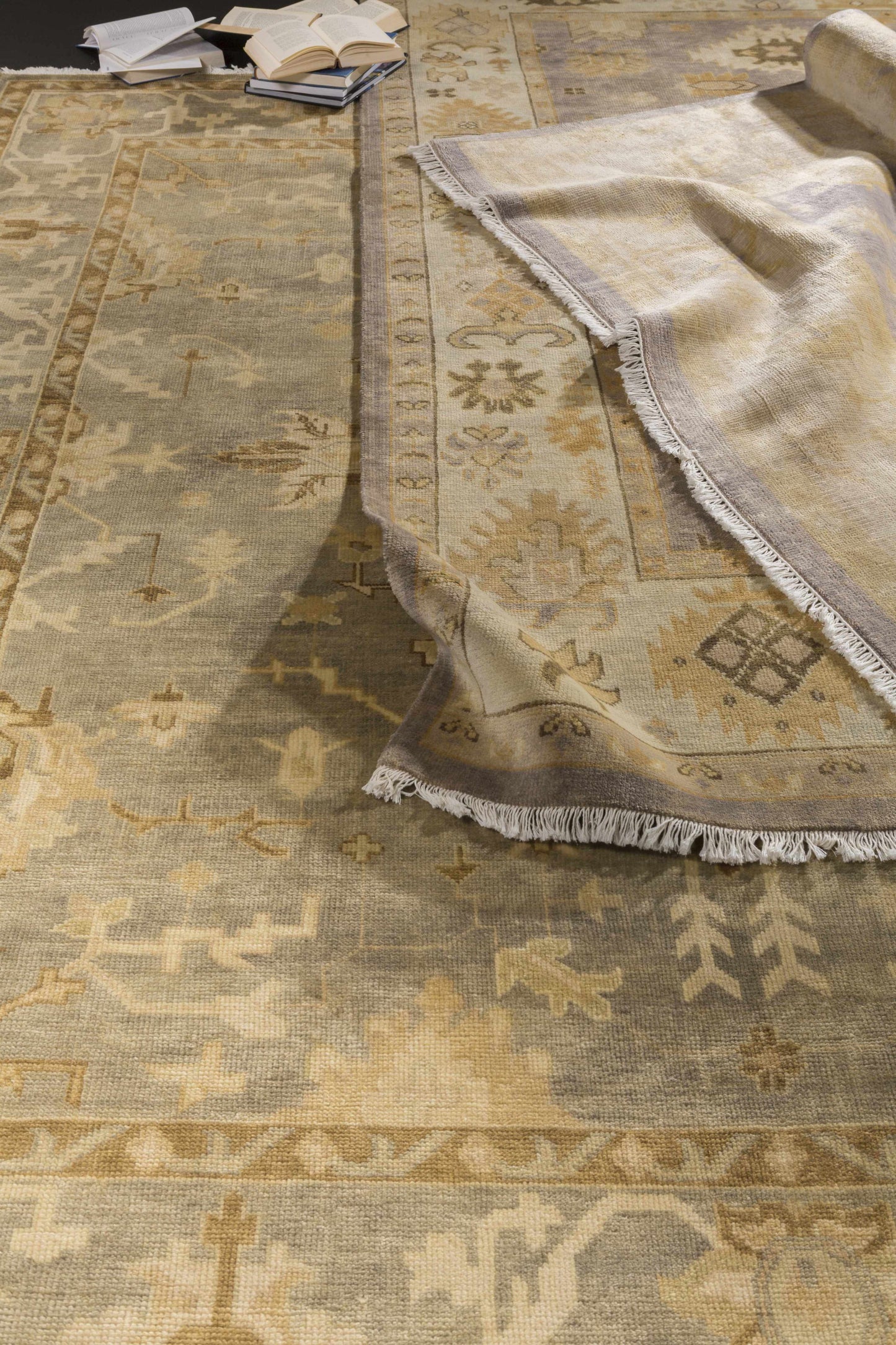 Istanbul IST-1002 Hand Knotted Rug