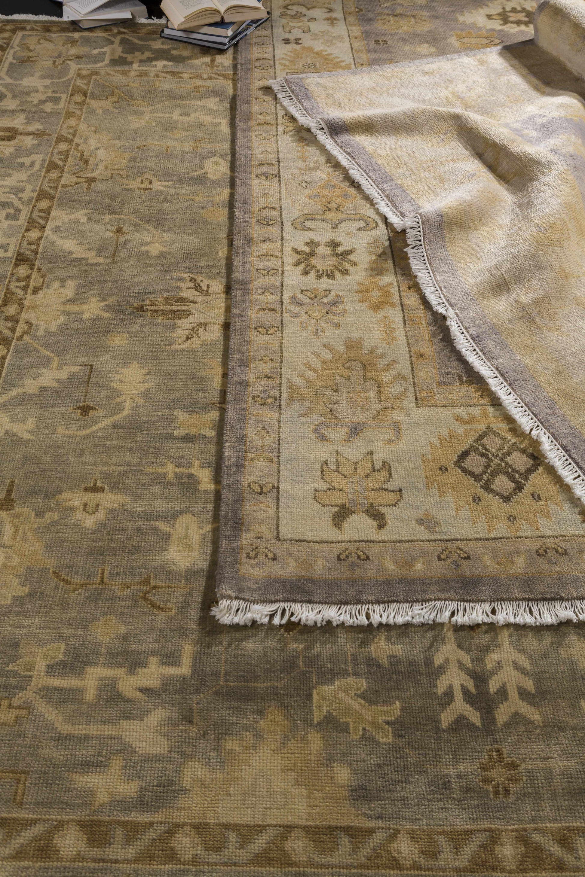 Istanbul IST-1002 Hand Knotted Rug