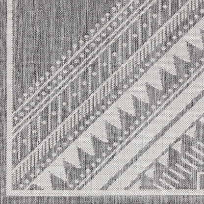 Long Beach LBH-2337 5' x 7' Machine Woven Indoor/Outdoor Area Rug