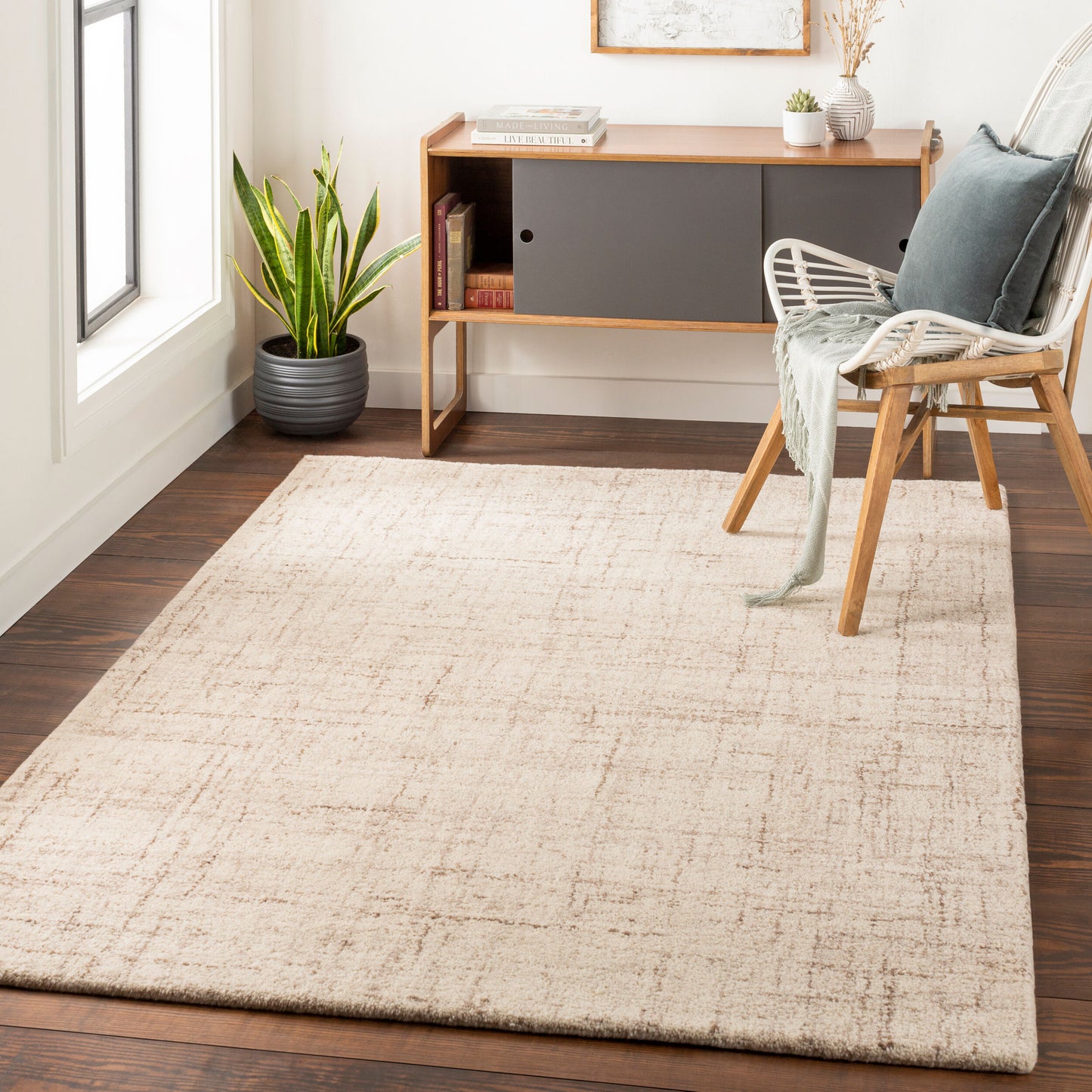 Lucca LCA-2301 5' x 7' Handmade Wool Area Rug