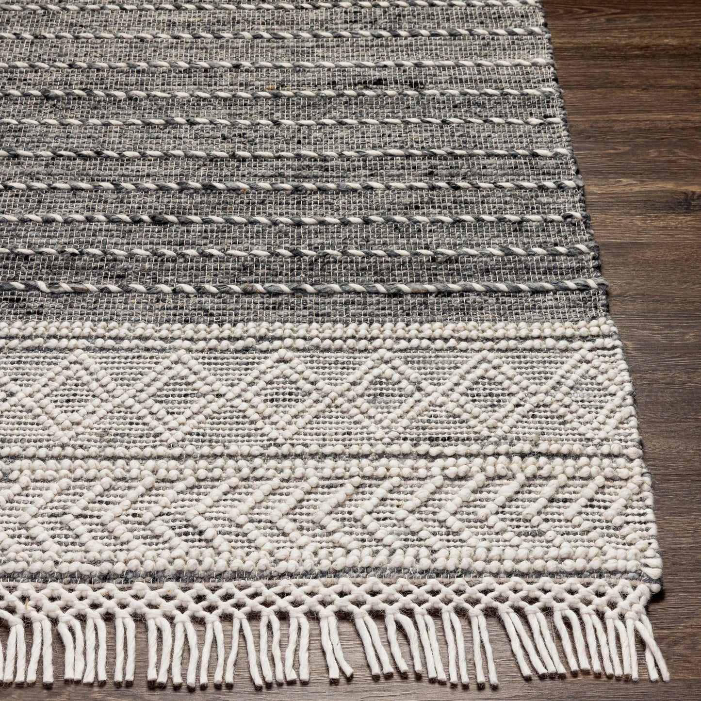Lucia LCI-2304 2' x 3' Handmade Accent Rug