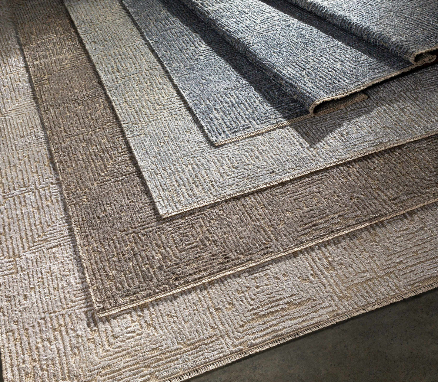 Lora LOR-2302 Handmade Rug