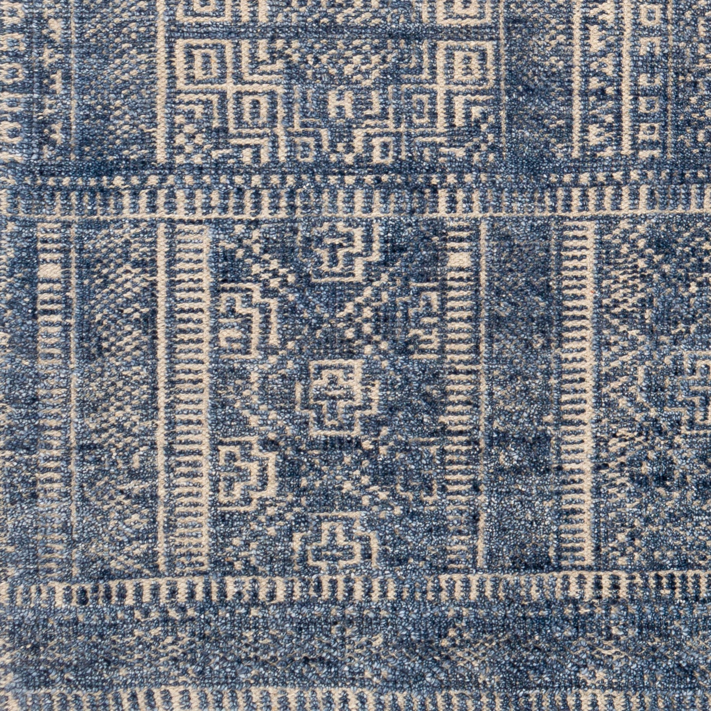Livorno LVN-2301 2' x 3' Handmade Faux Silk Accent Rug