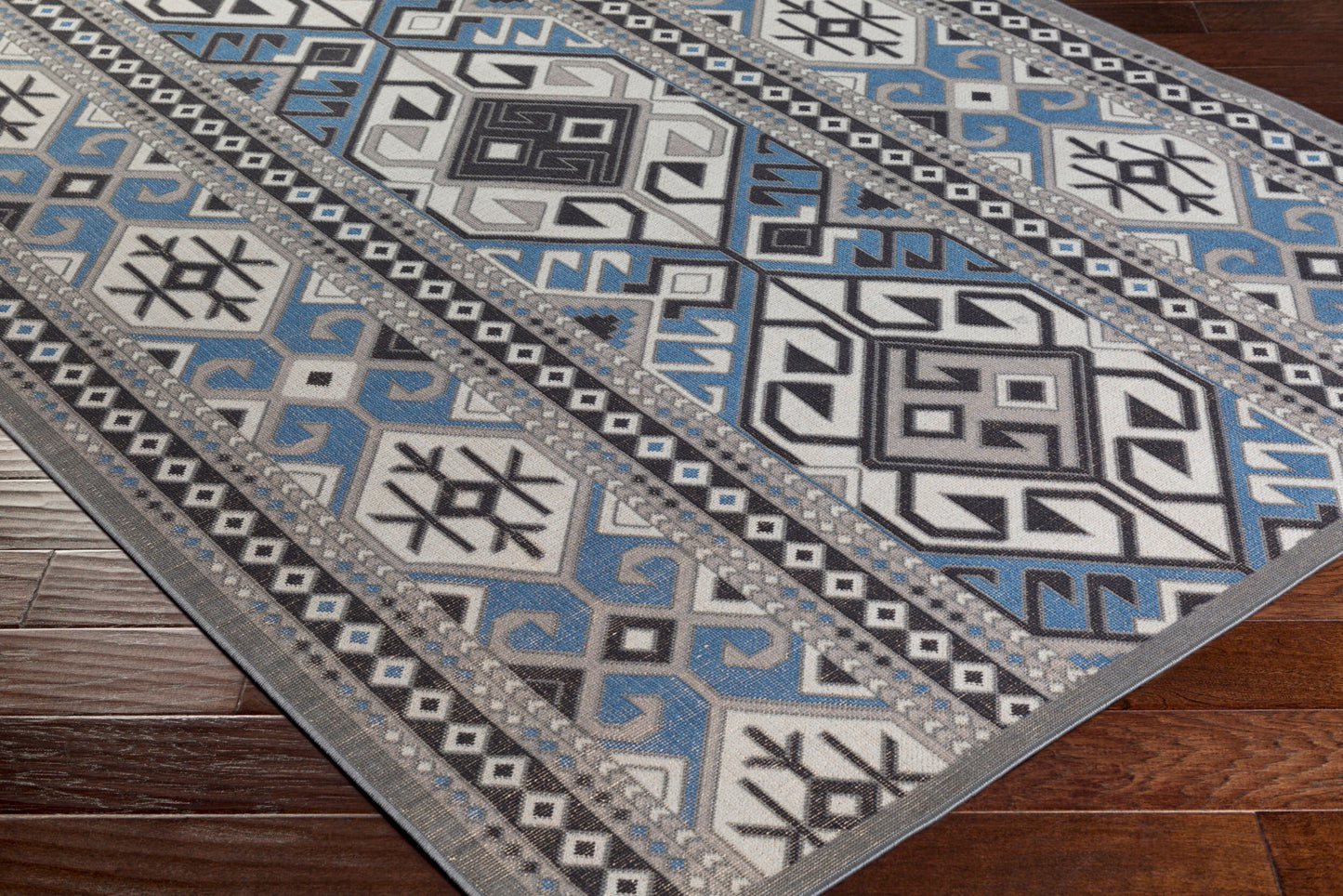 Mavrick MAV-7003 3' x 5' Machine Woven Accent Rug