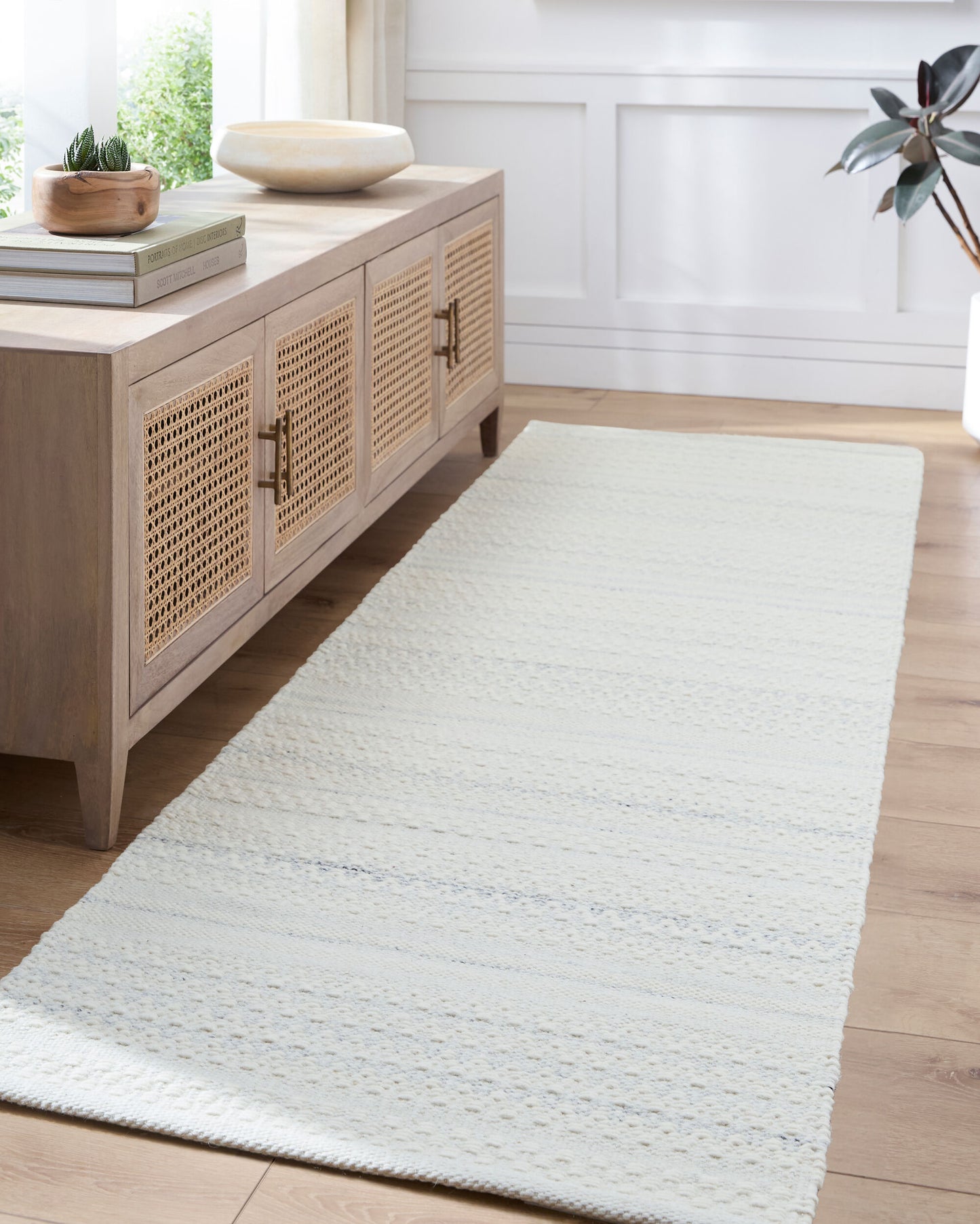 Mardin MDI-2325 2' x 3' Handmade Wool Accent Rug