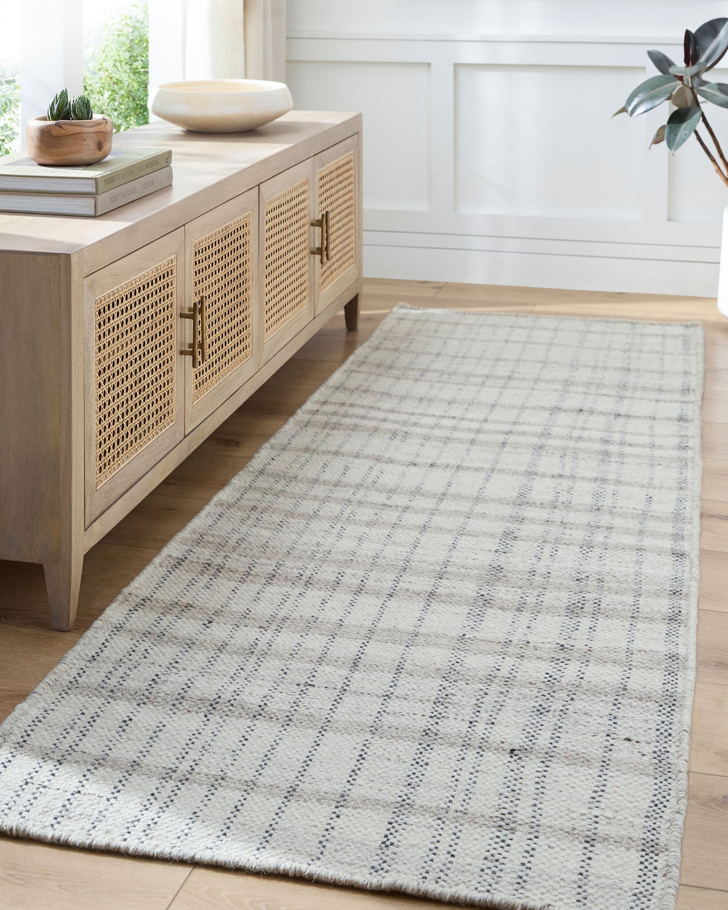 Mardin MDI-2339 2' x 3' Handmade Wool Accent Rug