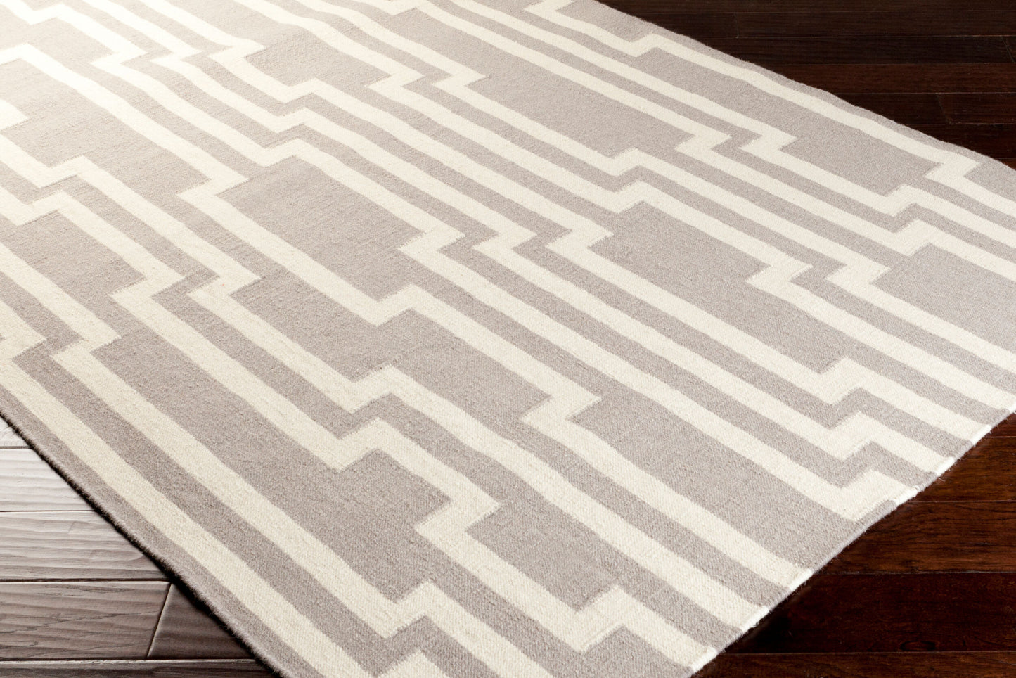 Market Place MKP-1012 2' x 3' Handmade Wool Accent Rug