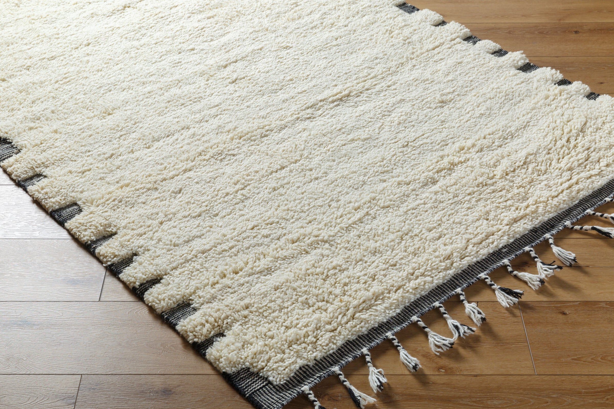 Mirela MMI-2304 Hand Woven Rug