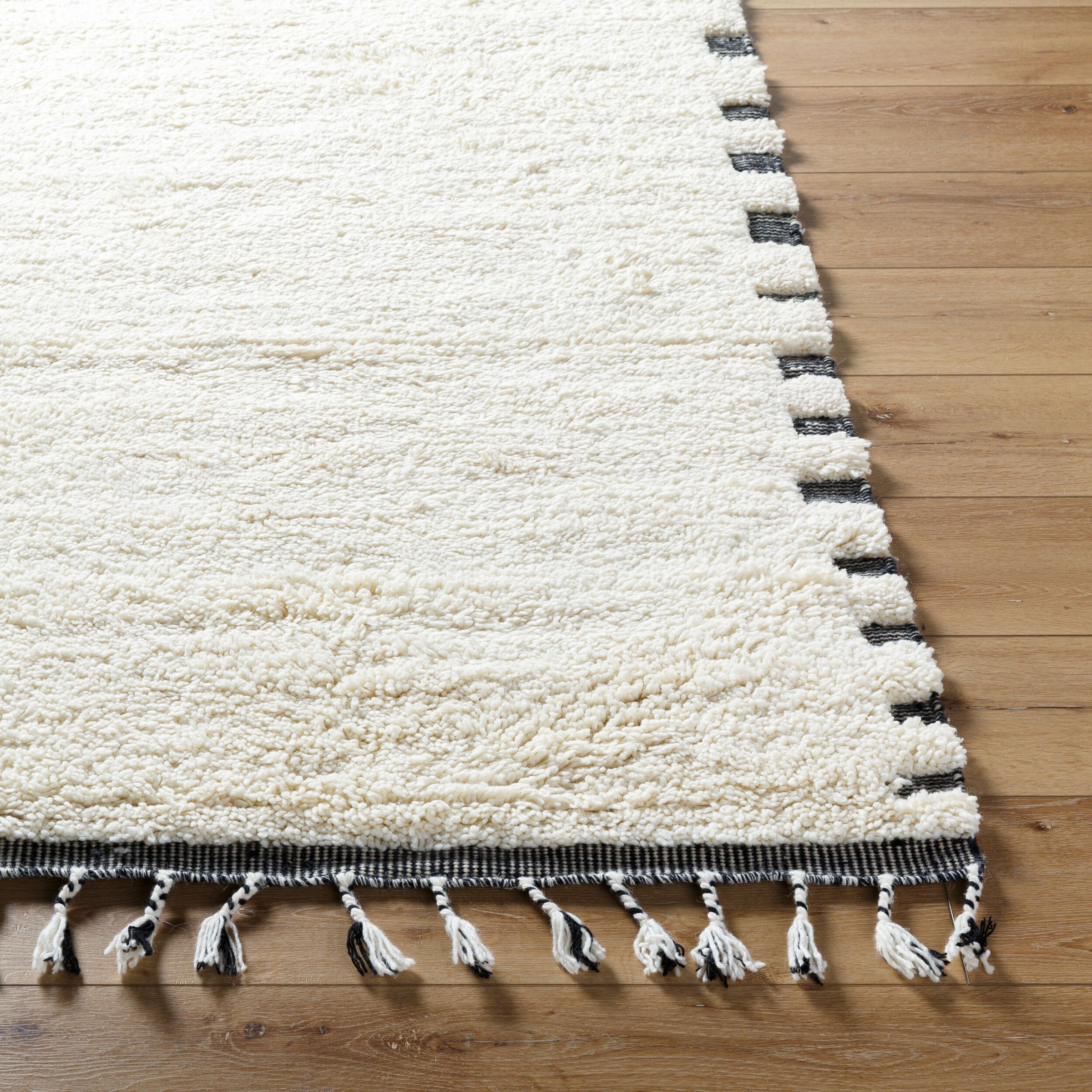 Mirela MMI-2304 Hand Woven Rug