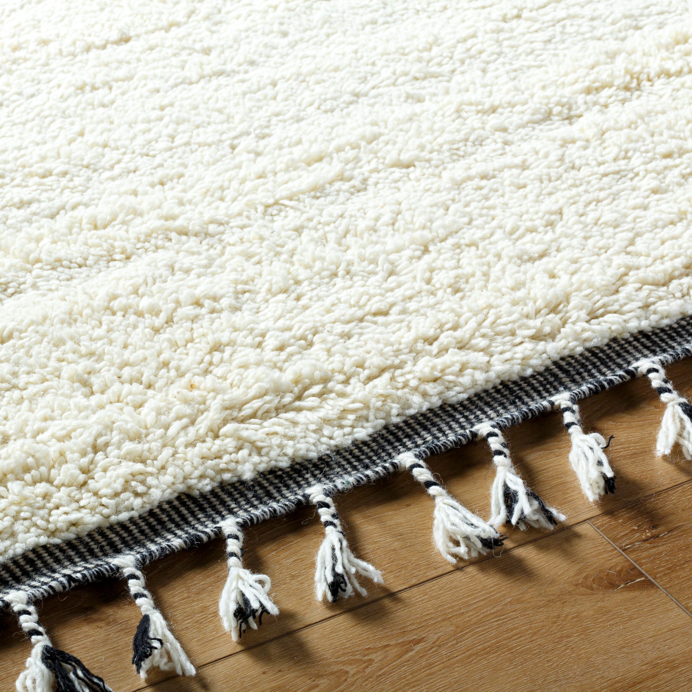 Mirela MMI-2304 Hand Woven Rug