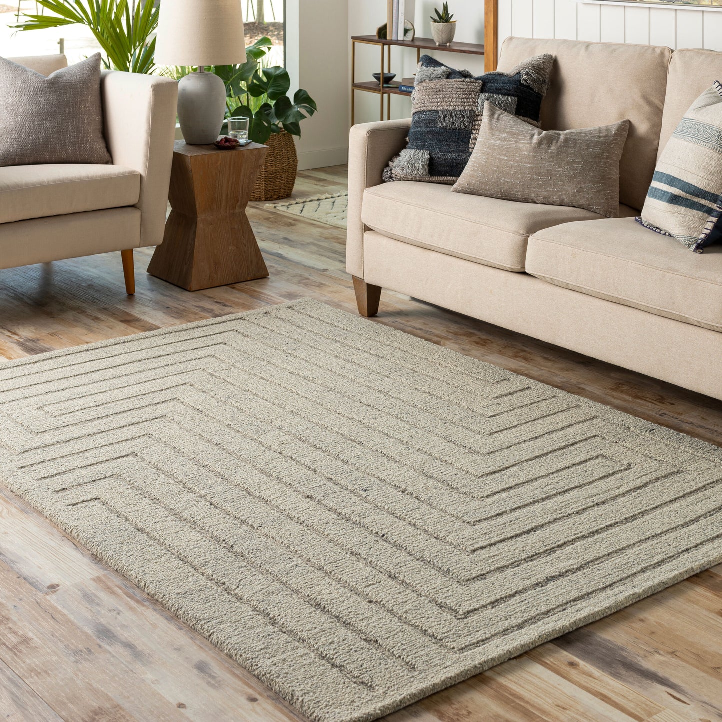 Madelyn MYN-2307 2' x 3' Handmade Wool Accent Rug