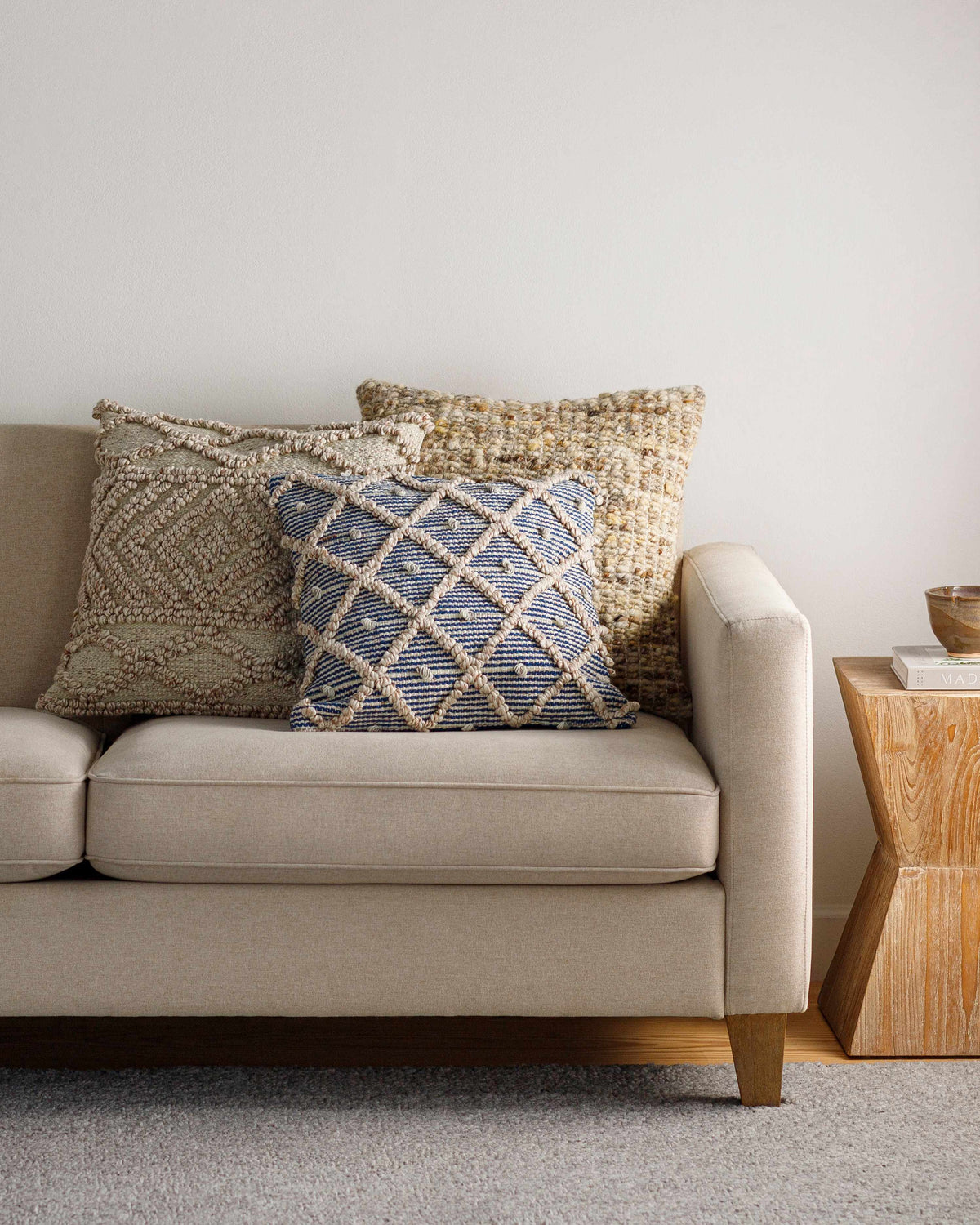 Pillows : NKA-002,NKA-001,ZYN-003,Rugs : TUN-2312