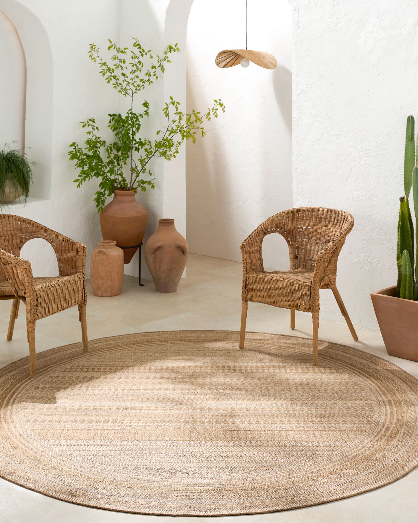 Pismo Beach PMB-2306 8ft Round Machine Woven Indoor/Outdoor Area Rug