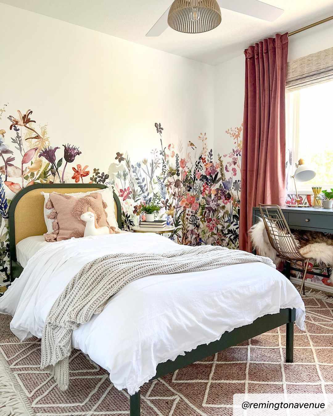 Uttar UTT-2305 Hand Woven Rug