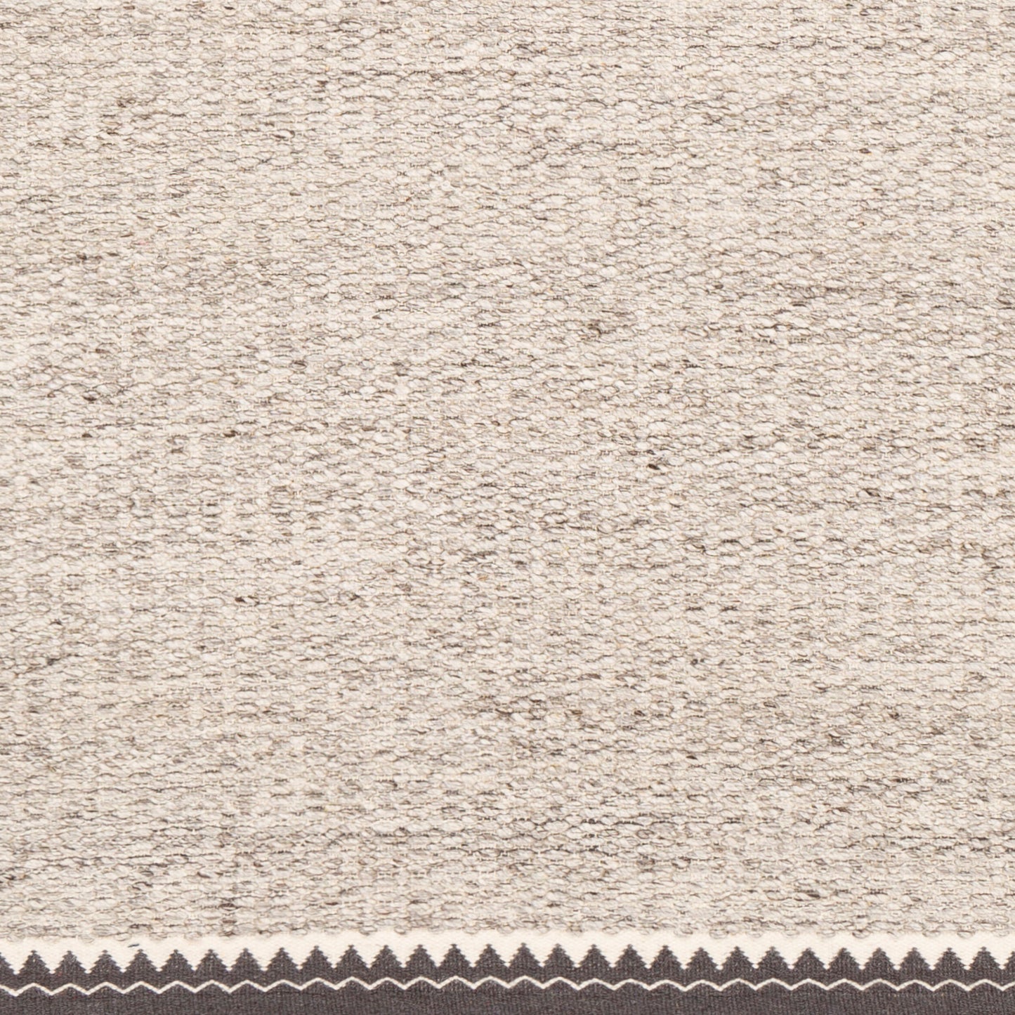 Retro RET-2300 2' x 3' Handmade Wool Accent Rug