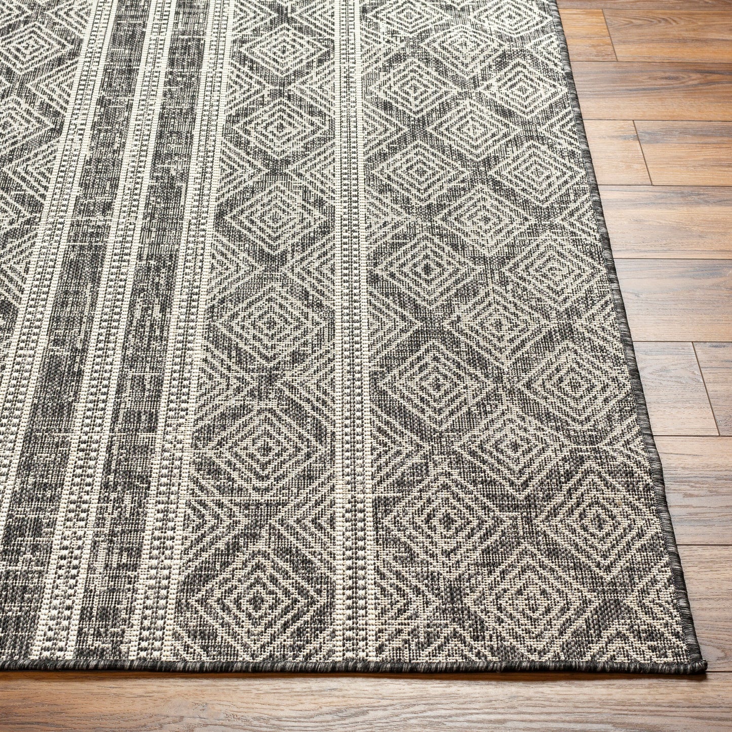 Ravello RVL-2323 2' x 3' Machine Woven Indoor/Outdoor Accent Rug