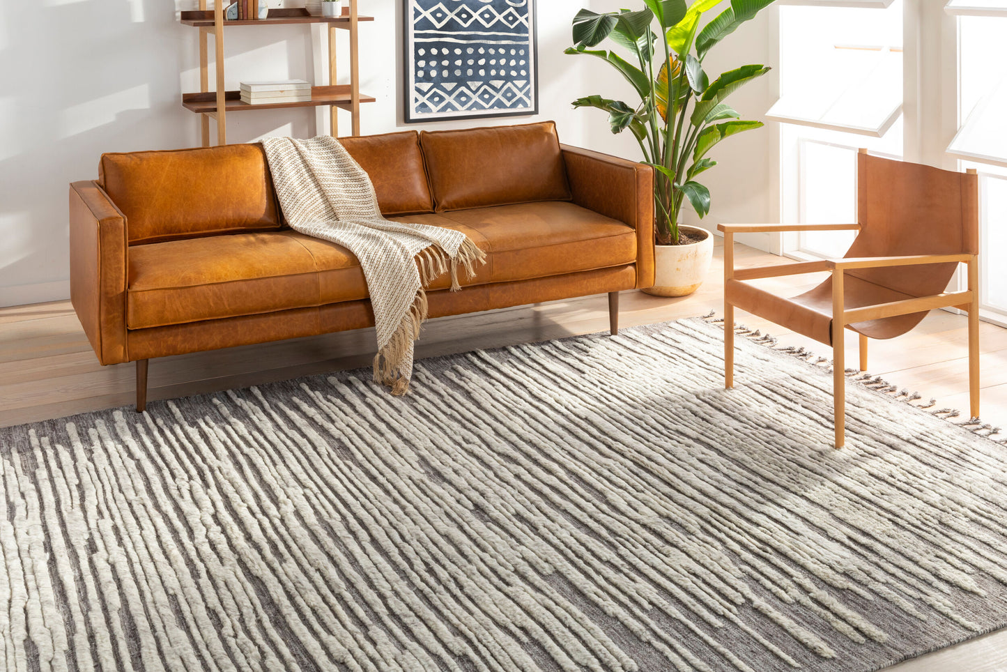 Sahara SAH-2301 2' x 3' Handmade Wool Accent Rug