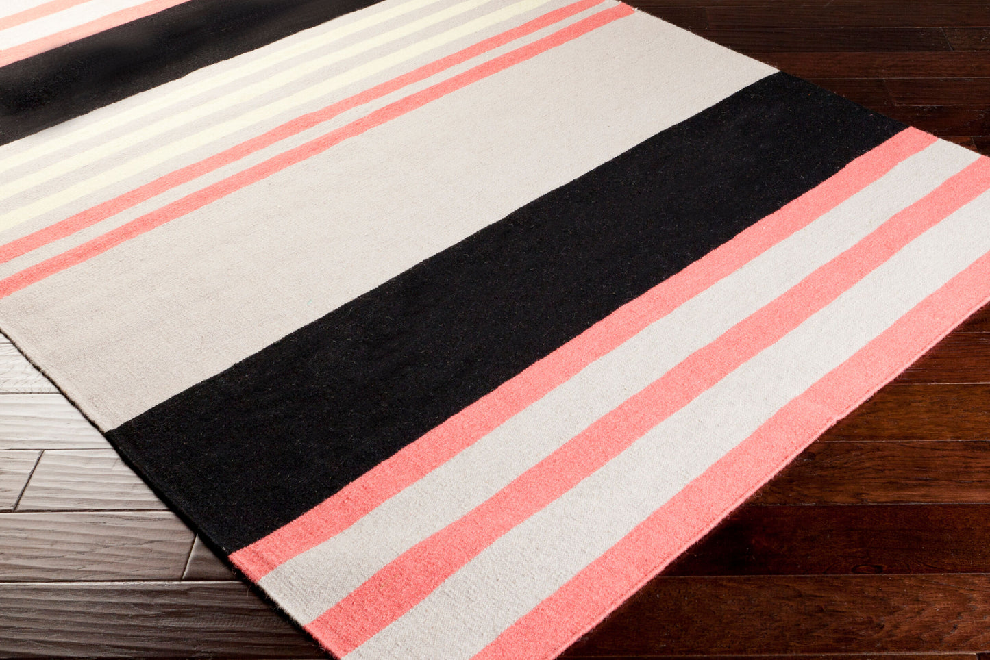 Sheffield Market SFM-8006 2' x 3' Handmade Wool Accent Rug