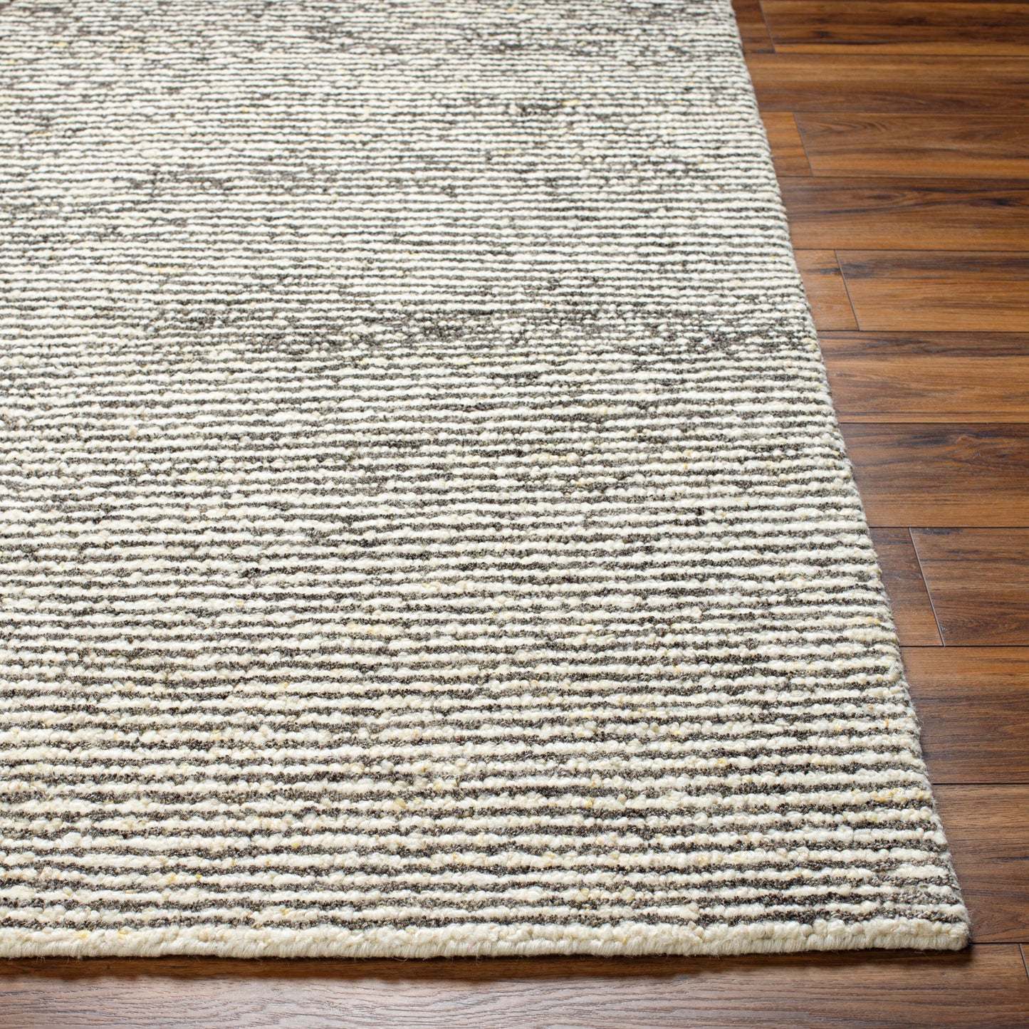 Totenham TTH-2301 5' x 7' Handmade Wool Area Rug