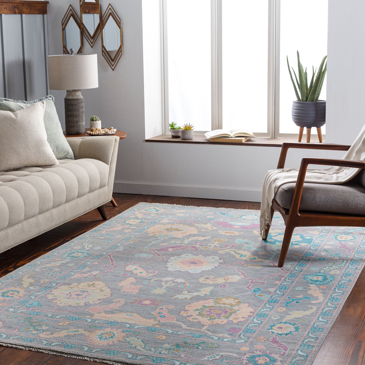 Ushak USK-2300 2' x 3' Handmade Wool Accent Rug