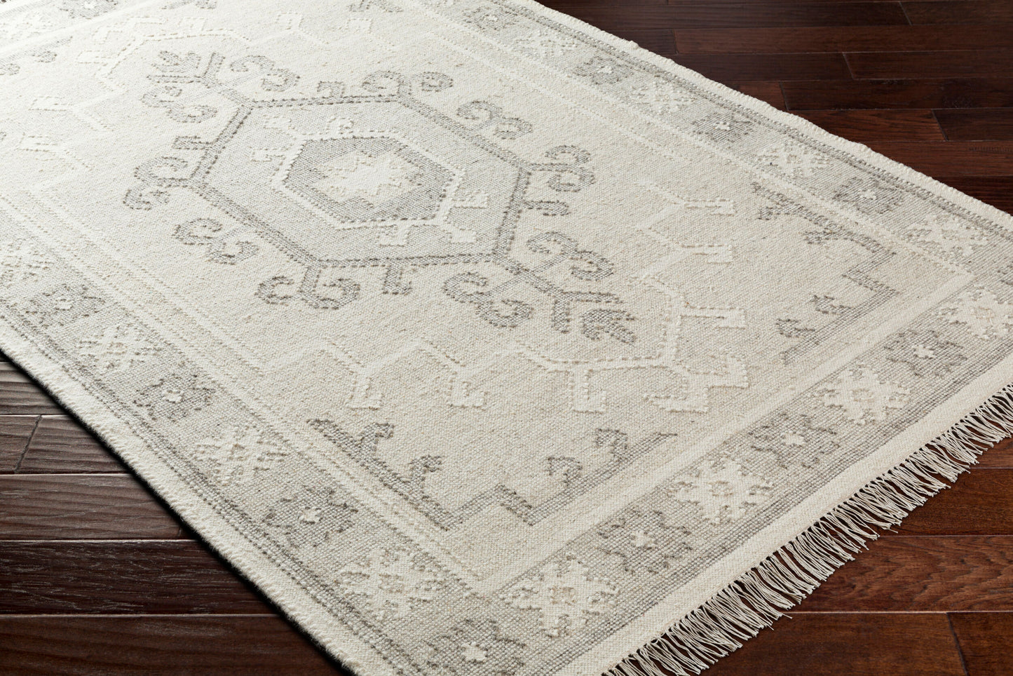 Valerie VLA-2306 2' x 3' Handmade Wool Accent Rug
