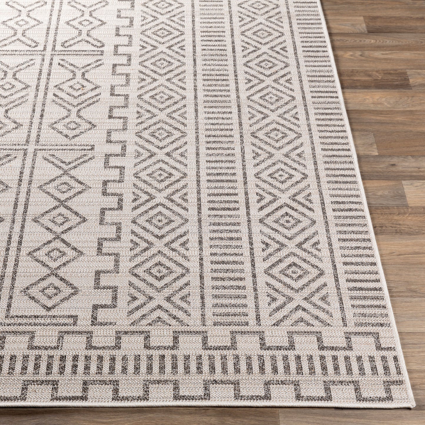 Veranda VRD-2318 Alfombra tejida a máquina para interiores y exteriores de 5' x 7'