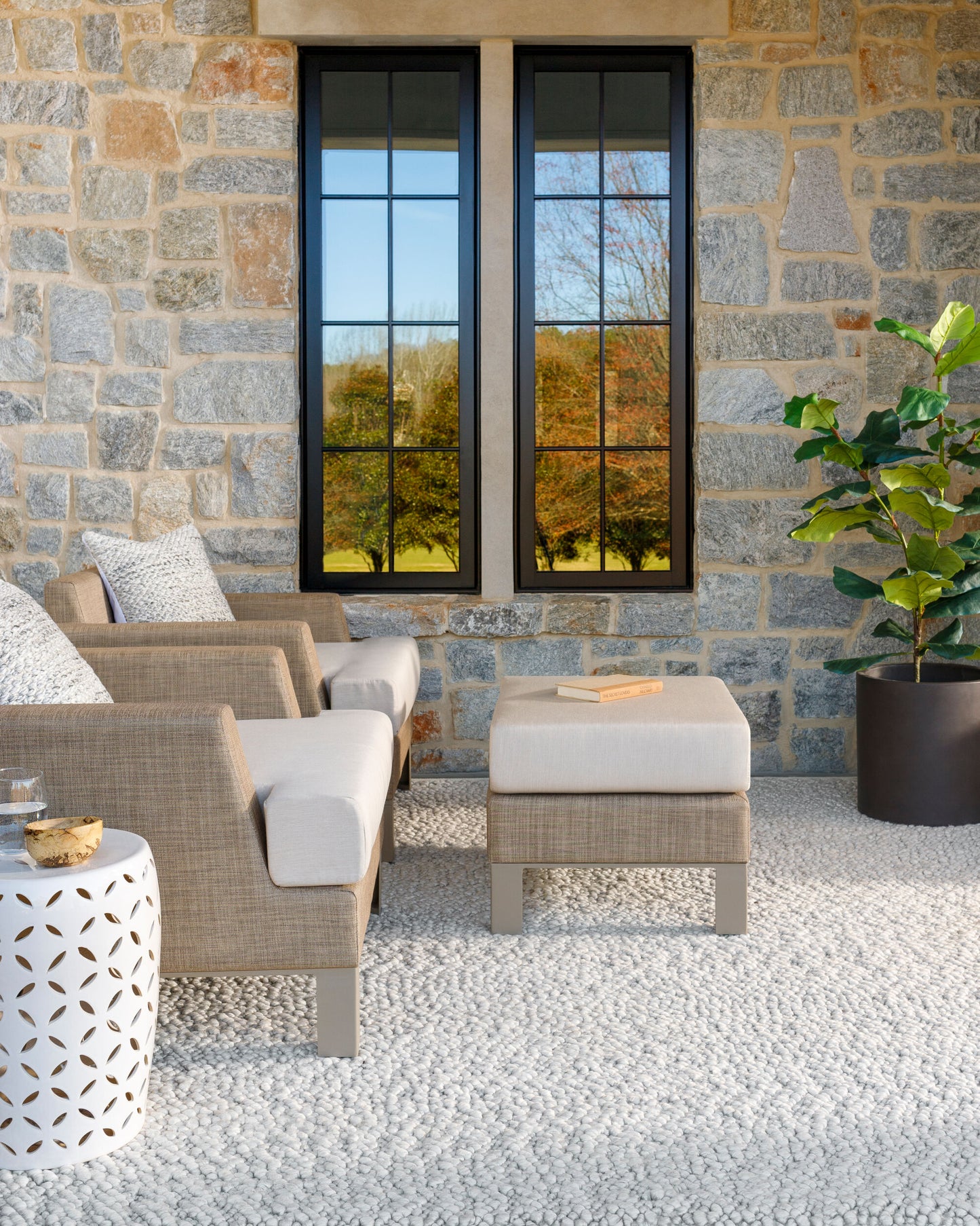 Vesta VST-2303 2' x 3' Handmade Recyled Accent Rug