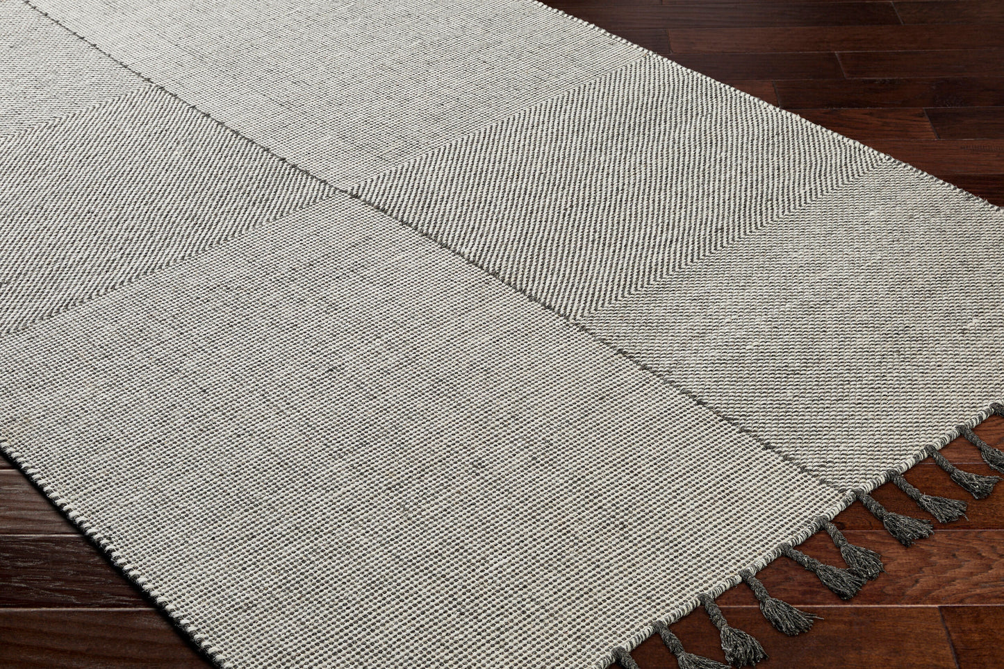 Vivian VVI-2302 5' x 7' Handmade Wool Area Rug