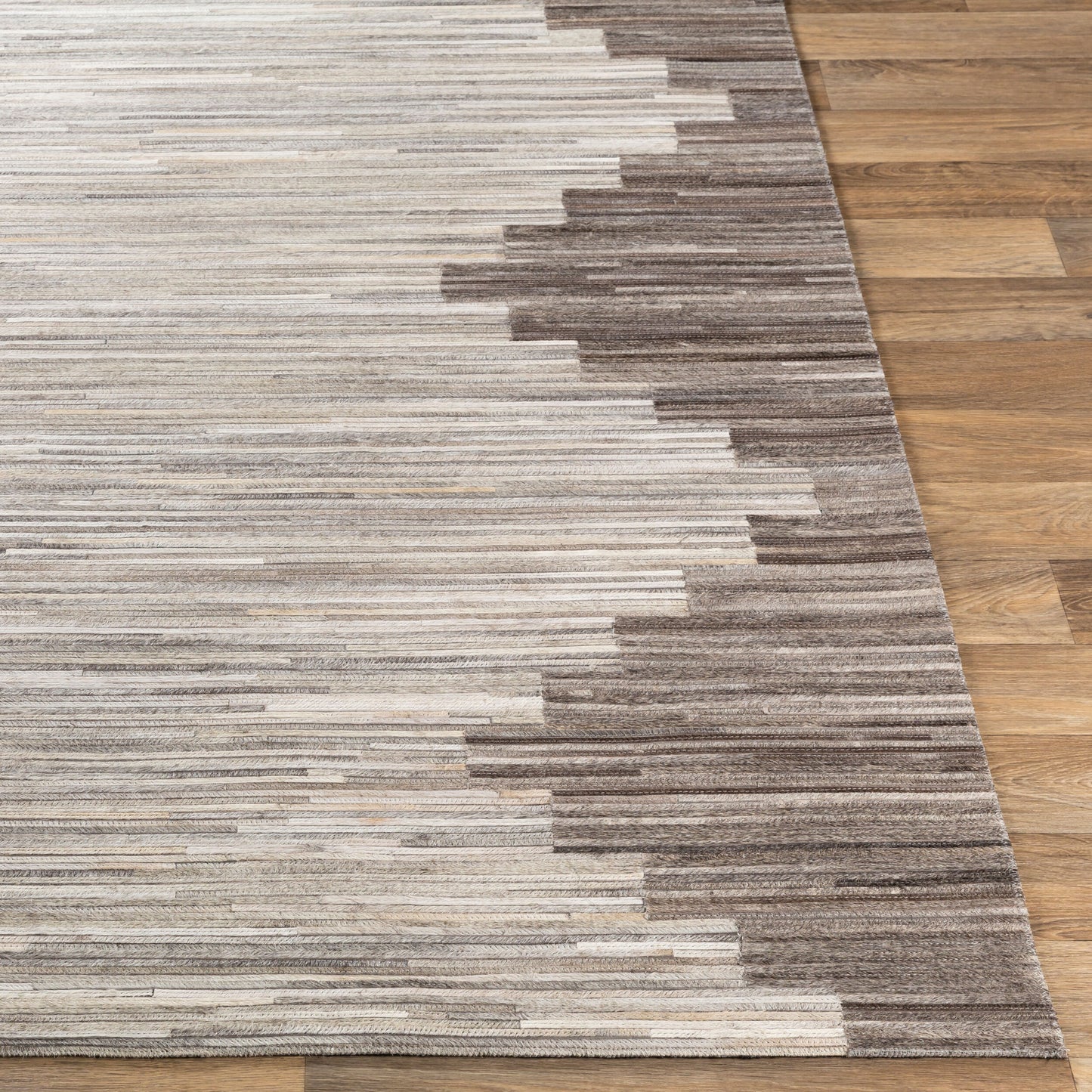 Zander ZND-1007 2' x 3' Handmade Accent Rug