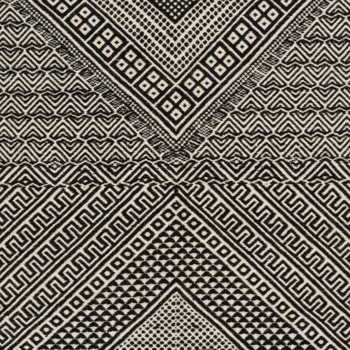 Zanafi ZNF-2303 2' x 3' Handmade Wool Accent Rug